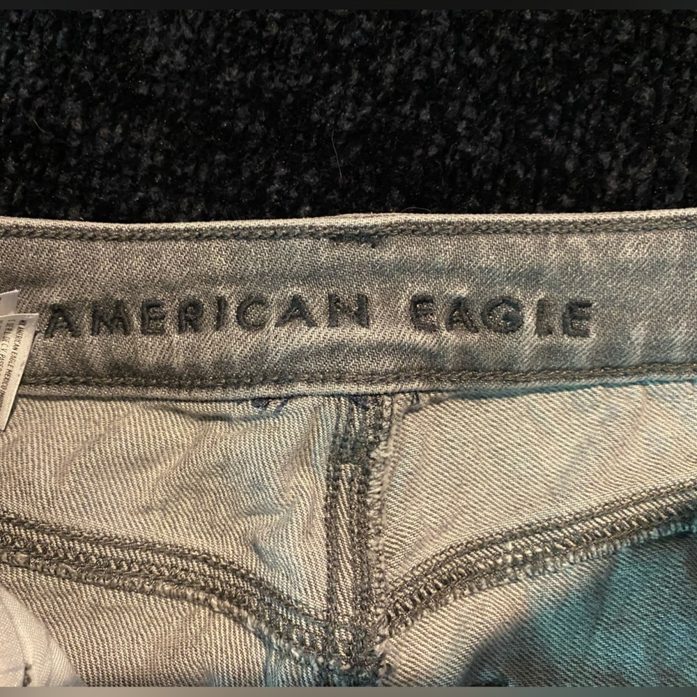 American Eagle Ripped High Waist 90s Boyfriend Jeans - Picture 5 of 6